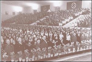 statdthallegrosskundgebung 1937.jpg