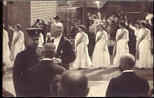 1911_Besuch des Herzogs__Ehrenjungfrauen.jpg